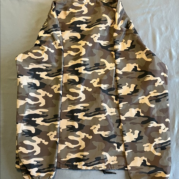 Camouflage Button-down Windbreaker - Picture 1 of 3